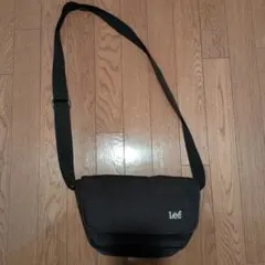 Lee 黒 ショルダーバッグ　綺麗です