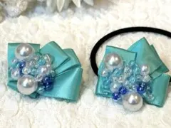 【2点セット】エメラルドグリーンのキラキラブローチとヘアゴムのセット