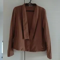 ブラウン ノーカラージャケット オズモシス　ポケットあり
