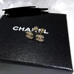 ゴールド　ピアス　クリスタル　ロゴ　シャネル