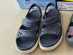 CROCS！クロックス紺色サンダル⭐︎C8サイズ　15.5cm相当のサムネイル