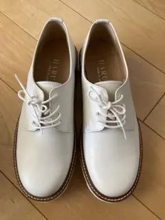 ハルタ　レースアップシューズ　白