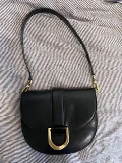 Charles＆Keith ブラックレザー ショルダーバッグ フラップ式