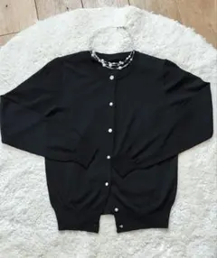 VIS. 黒 レーヨン混薄手長袖カーディガン パールボタン