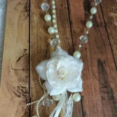 アイボリーの花とパールのネックレス　＃ネックレス