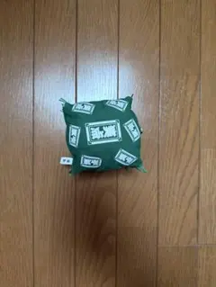 緑色の布製クッション 笑点