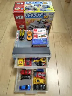 トミカ パーキングケース24 ミニカー19台セットのサムネイル