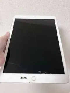 iPad 第8世代 A2270 32GB シルバー 画面ひび割れあり 本体