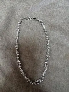 星形モチーフ スワロフスキーネックレス