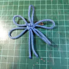 ハンドメイド　 青い　菊結び　ブローチ 安全ピン付き