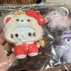 ハローキティ くま着ぐるみ スクイーズ キーホルダー いちご