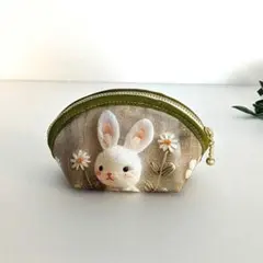 うさちゃん　刺繍風　うさぎ　シェル型　ラウンドファスナーポーチ　ハンドメイド