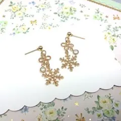 No.1125☆クローバー×雪の結晶（パールチャーム） ピアス イヤリング