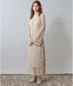 ME&ME COUTURE 総レースロングワンピース　ベージュのサムネイル
