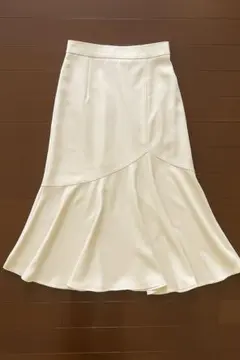 GU ホワイト フレアスカート Sサイズ