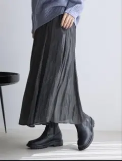 美品　シャイニーリラックスフレアスカートグレー　レギュラーサイズ