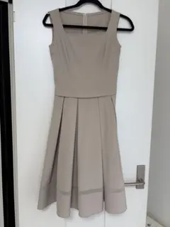FOXEY NEW YORK ノースリーブワンピース ベージュ 38のサムネイル