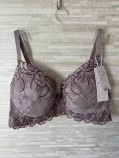 D80」トリンプ プレミアム レッドレーベル うねる水 花びら ブラジャー