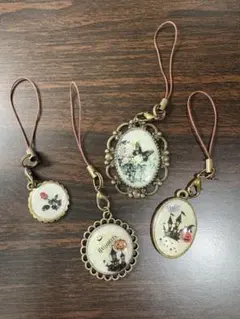 ハロウィンチャーム！他　薔薇　蝶　キャラクターイラスト ストラップ 4個セット