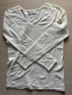 AZUL オフホワイトのニット