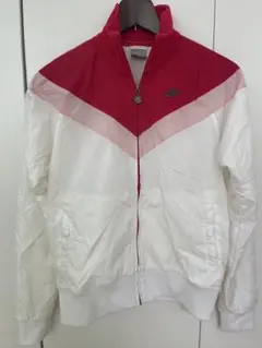 【美品　NIKE】女性　ナイキナイロンウェア　Mサイズ