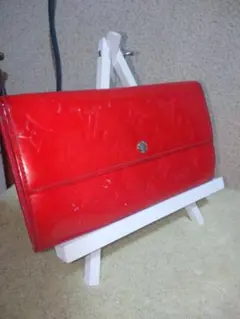 ルイヴィトン　ヴェルニ　ポルトフォイユサラ　長財布　レッド