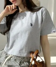 U.S.POLO ASSN/ユーエスポロアッスン　Ｔシャツ　グレー　クロップド丈のサムネイル