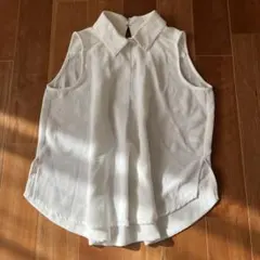 ꙳✧˖極美品꙳✧˖ホワイト ノースリーブシャツ 襟付きＭサイズ