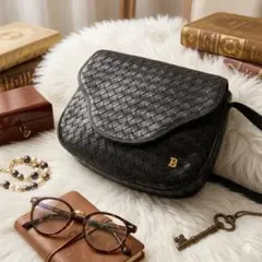 バリー ✨BALLY ショルダーバッグ イントレチャート　ブラック　レザー