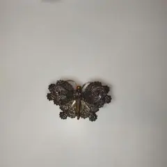 蝶デザイン レース模様ブローチ