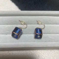 青色立方体　フックピアス