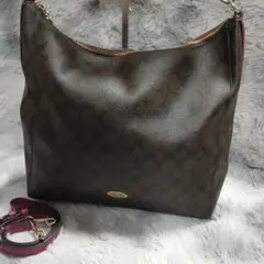 【良品】ショルダーバッグ　ハンドバック2way シグネチャーPVC レザー