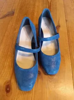 青いパンプス　ベネビス　スゥエード調ストラップのサムネイル