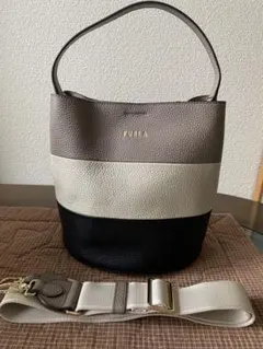FURLA バケット型ショルダーバッグです