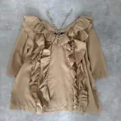美品　martinique（マルティニーク）フリルブラウス　ベージュのサムネイル