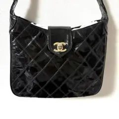 CHANEL ブラック パテントキルティング エナメル　ショルダーバッグ