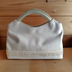 ベージュ ハンドバッグ