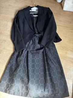 フォーマル　黒いドット柄ジャケットとスカートセット