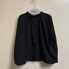 黒シャツ レディース