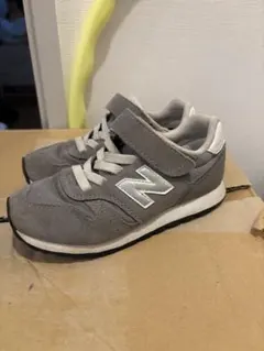 New Balance キッズスニーカー グレー ベルクロ