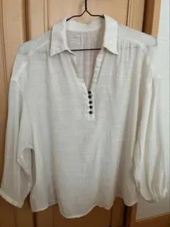 pink adobe⭐︎オフホワイト ボタン付きVネックシャツ 7分袖　Mサイズ