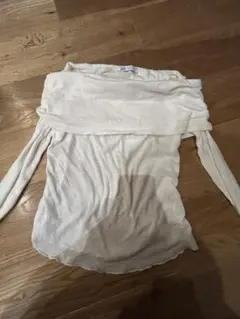 ZARA クリーム色 オフショルダー ニット