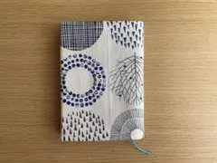 布製 ブックカバー 青色模様 文章サイズ