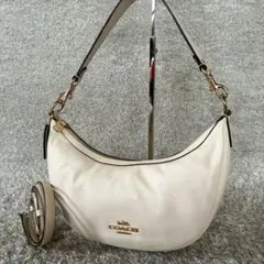 ✨美品✨コーチ　アリア ショルダーバッグ 2way ハーフムーン　レザー　白のサムネイル