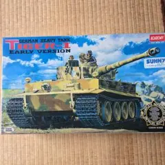 アカデミー　1/35 ティーガーⅠ 前期型　インテリア付属　未組立のサムネイル