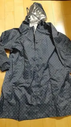 水玉模様のレインコート(袋付き)