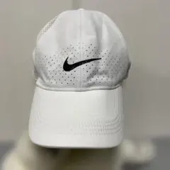 NIKE ホワイト キャップ 通気性抜群　ランニングキャップのサムネイル