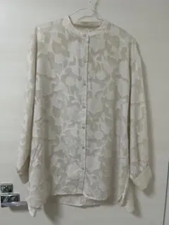クリーム色 花柄 長袖シャツ
