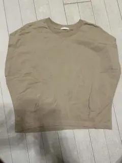 GU ベージュ 長袖 クロップドTシャツ