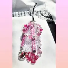 リボンチャーム・ビーズストラップ・キーホルダー・ハンドメイド・ピンク・推し活・苺